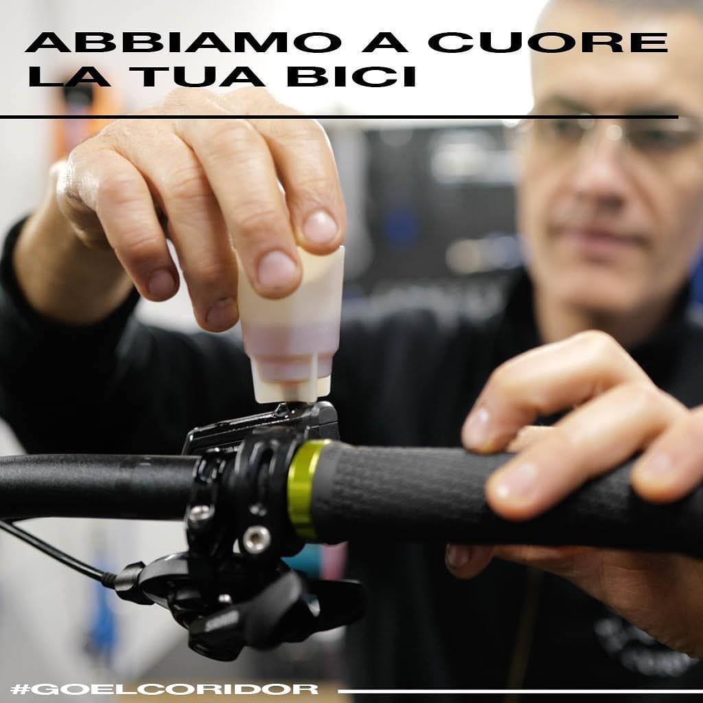 Assemblaggio, riparazione e manutenzione.
Nella nostra...